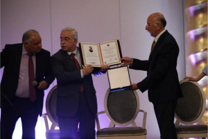Sadi Somuncuoğlu’na Mehmed Emin Resulzâde Ödülü